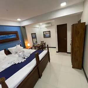 Hotel Rush, Kandy